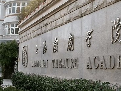 雪中奇遇：果冻传媒麻豆带你探索冬季甜蜜世界